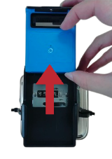 #46_1_古いメーターからカメラを取り外している写真、矢印などで取り外していることがわかるように加工する.png